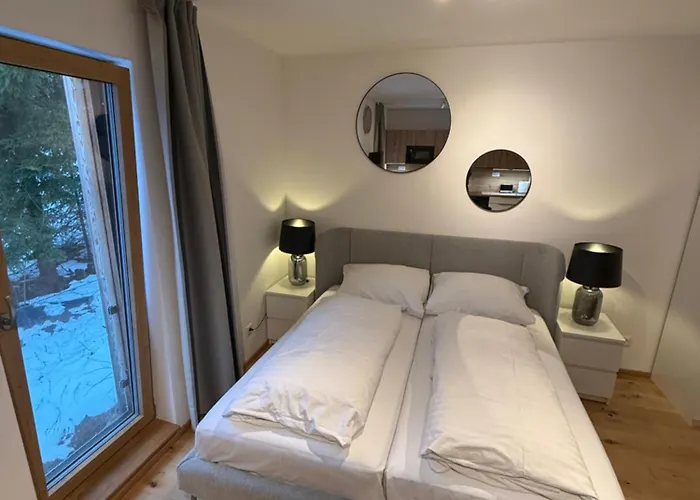 Golden Ridge Apartment *