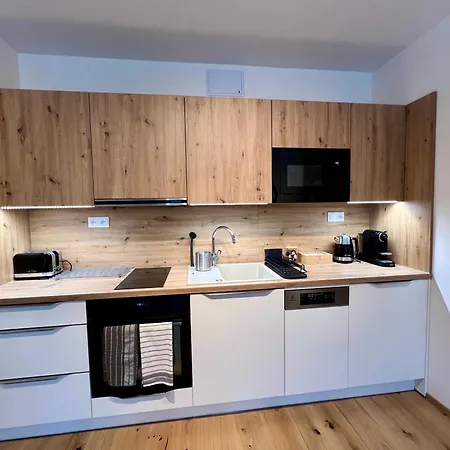 Golden Ridge Apartment *