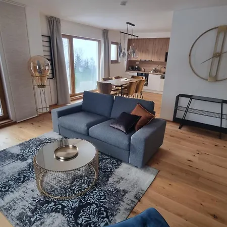 Golden Ridge Apartment *