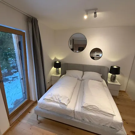 Golden Ridge Apartment *
